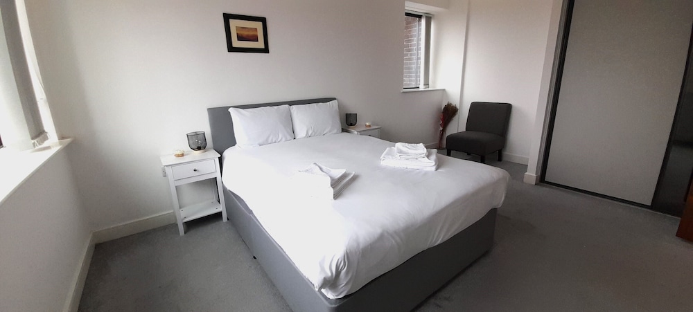 Luxury 2 bed Apt 10 mins to City Centre view 2