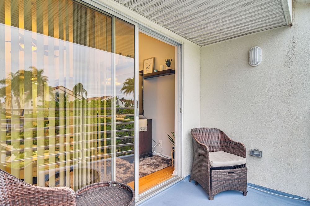 Resort Perks: Condo w/ Private Balcony in St Pete!