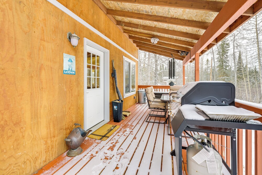 5 Mi to Kasilof River: Forest-view Retreat w/ Deck