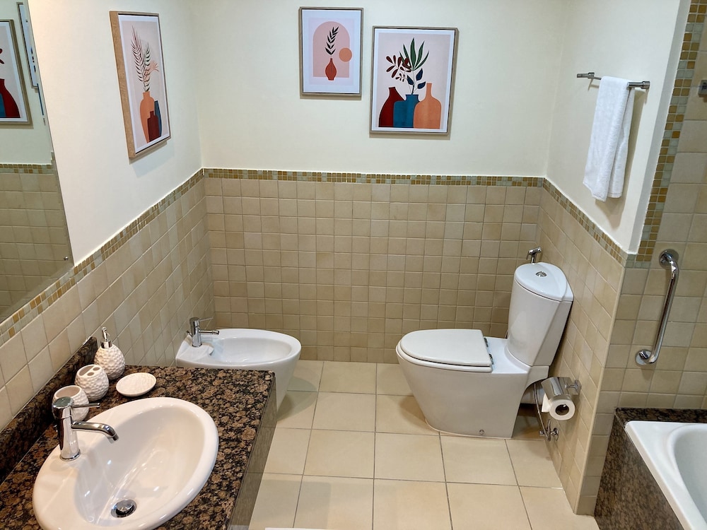 Whitesage - Elegant Interior With Incredible Sea and City View