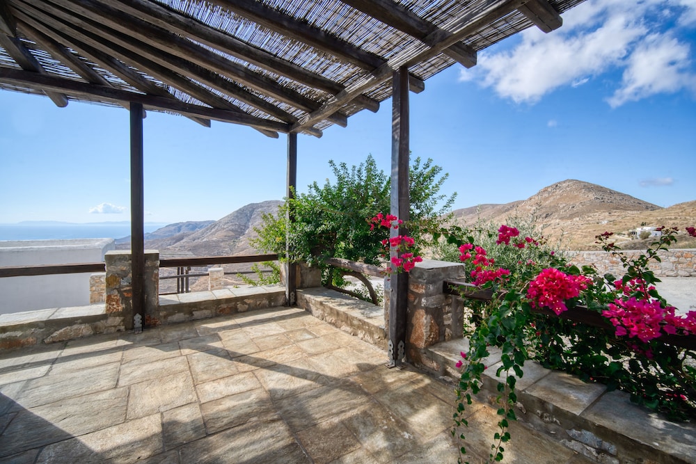 Serifos Houses Diasella