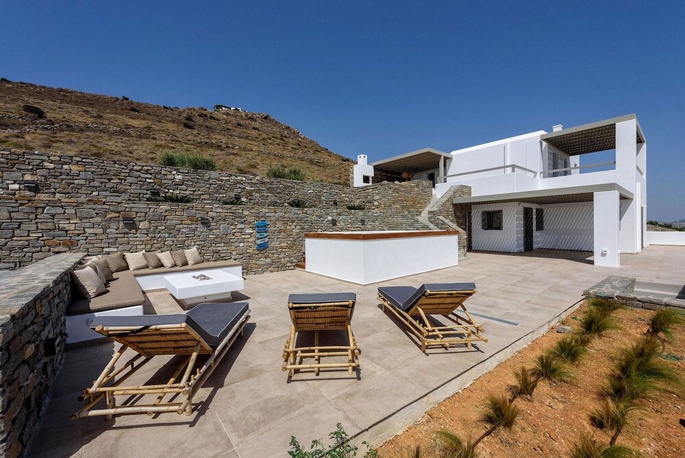 Rising Moon sea View Villa Near the Beach