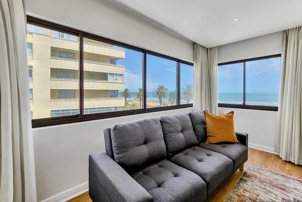3bed Apartment in Cape Town w Views Ocean Outlook