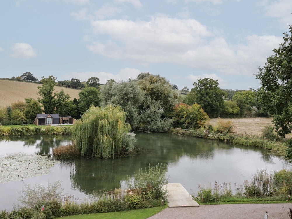 Acorn Lodge At Bridge Lake Farm & Fishery