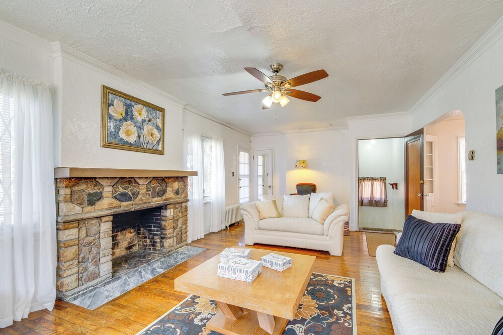 Trendy South Euclid Apt - 5 Mi to Cleveland Clinic