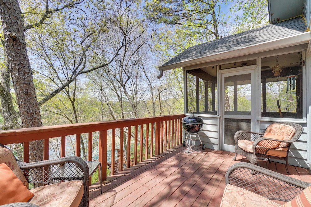 Hiwassee Lake Access: Pet-friendly Cabin w/ Views!