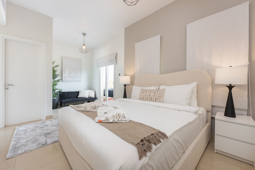 Luxurious Spacious 3-bedroom Villa With Private Pool at Springs 10