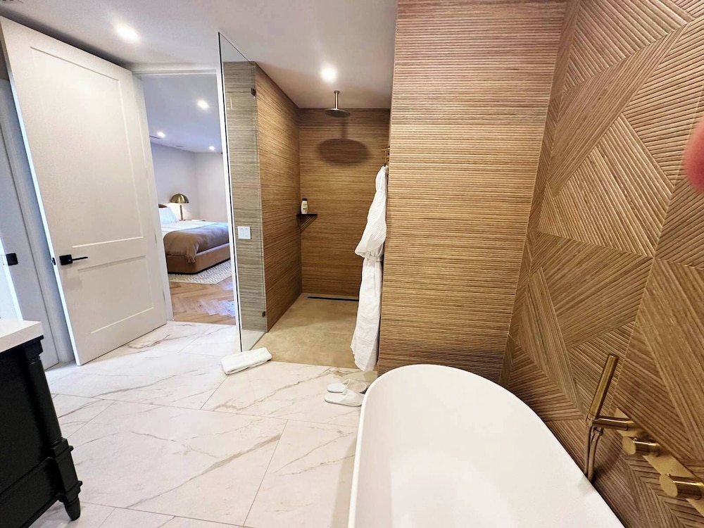 New 5 Bedroom Modern Villa on Golf Course