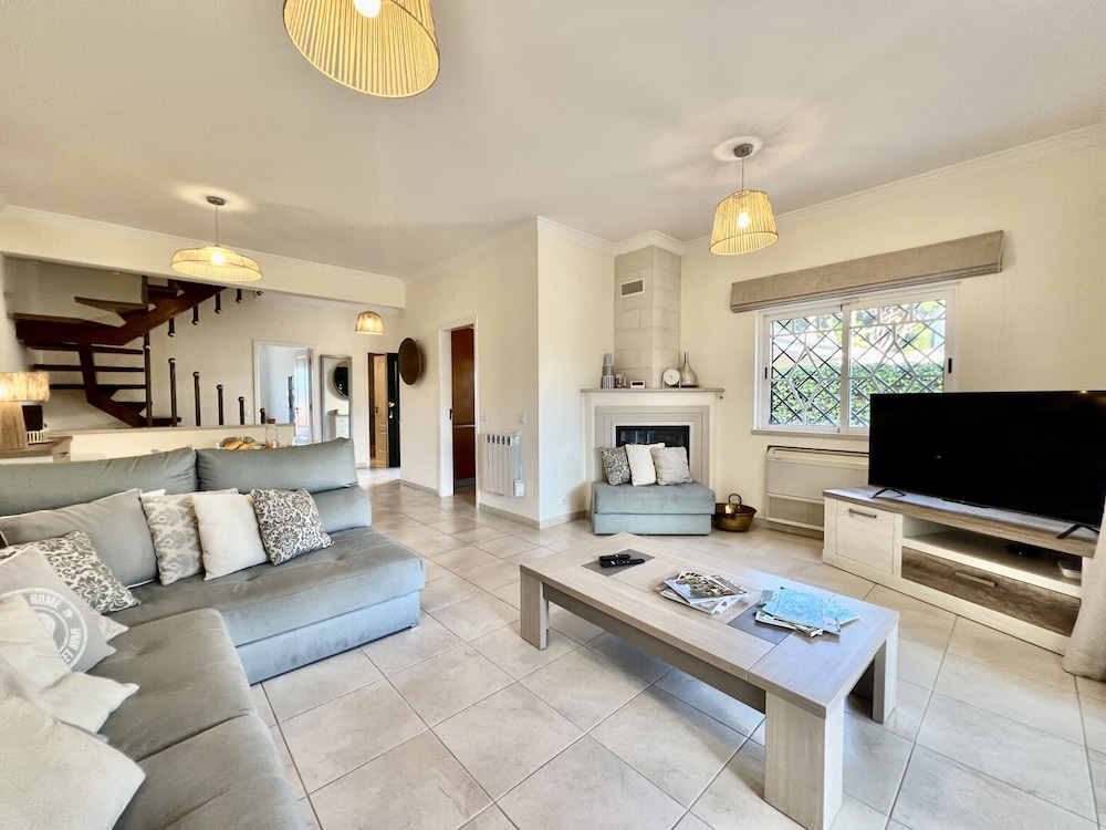 Vilamoura Deluxe Villa by Homing