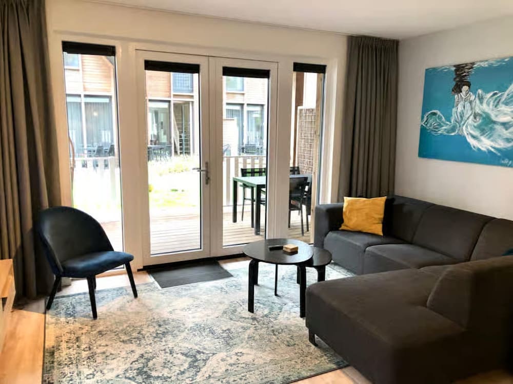 Beautiful Lodge for 5-person Near the Beach