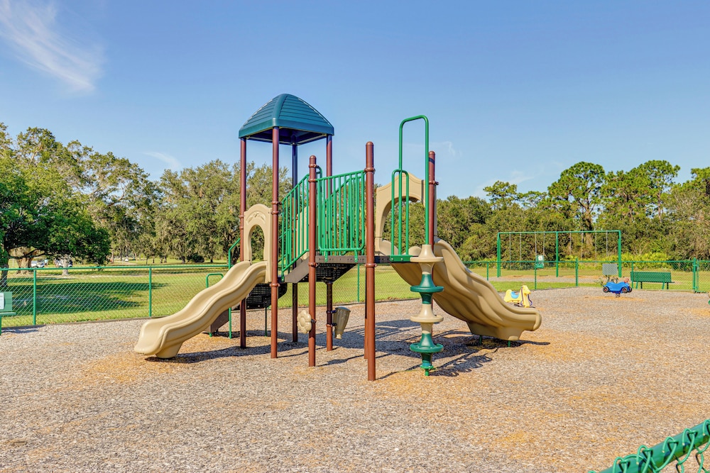 4 Mi to Golf: Quiet Lake Wales Retreat