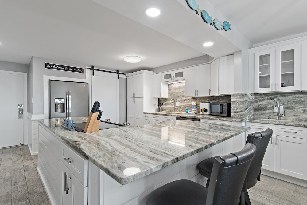 Shoreline Towers 3033
