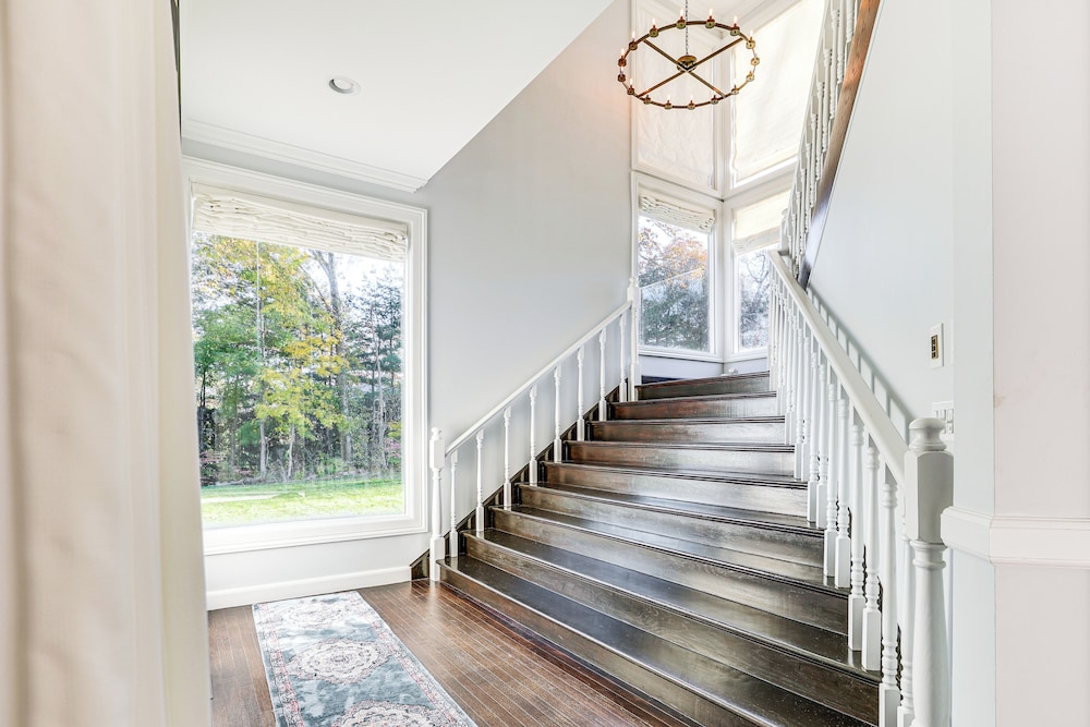 High-end Estate in Norwalk: Quiet & Spacious!