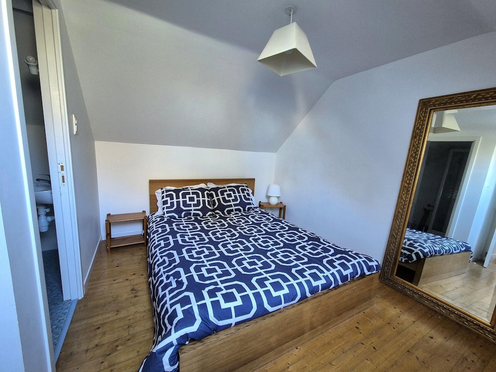 Cottage in Mael-carhaix With Terrace