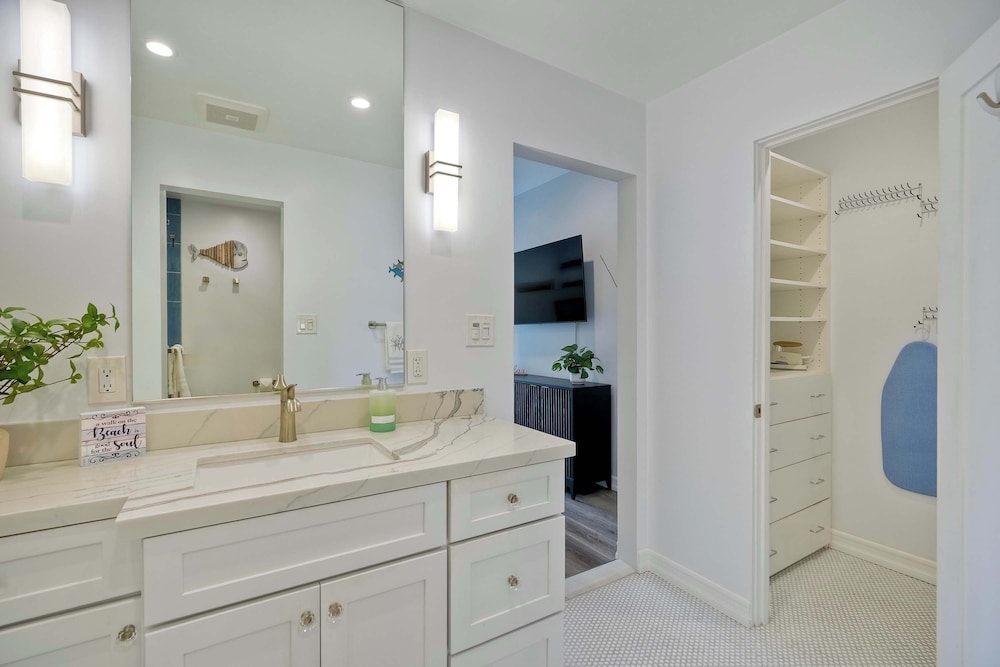 La Costa Comfort - Resort-style Living for 2