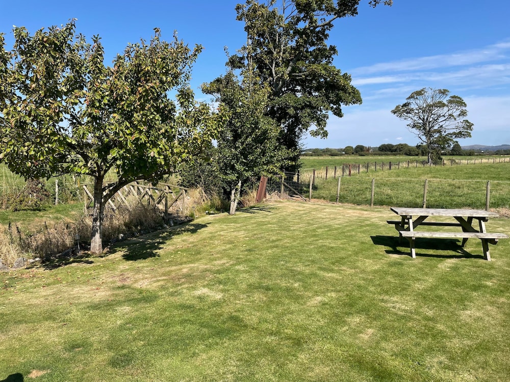 Ulverstons Little gem - Sleeps 2 - Free Parking