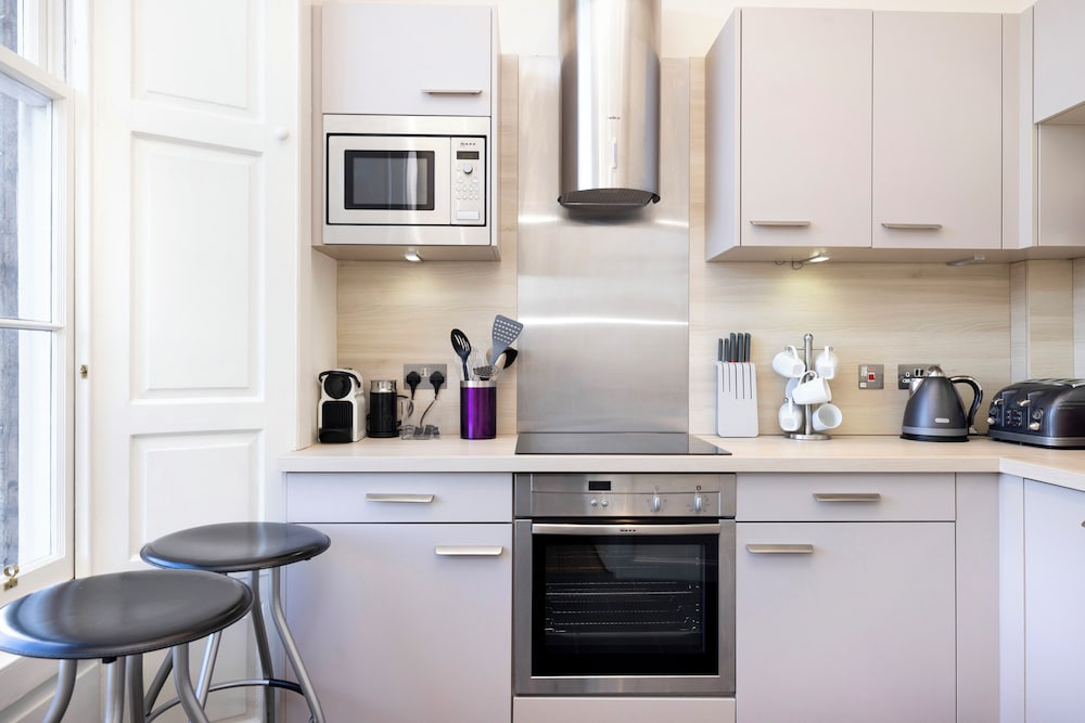 Contemporary Apt in the New Town