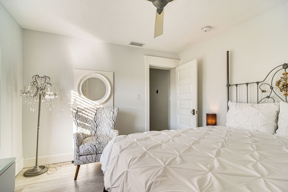 Bayfront St Petersburg Retreat 4 Mi to Downtown!