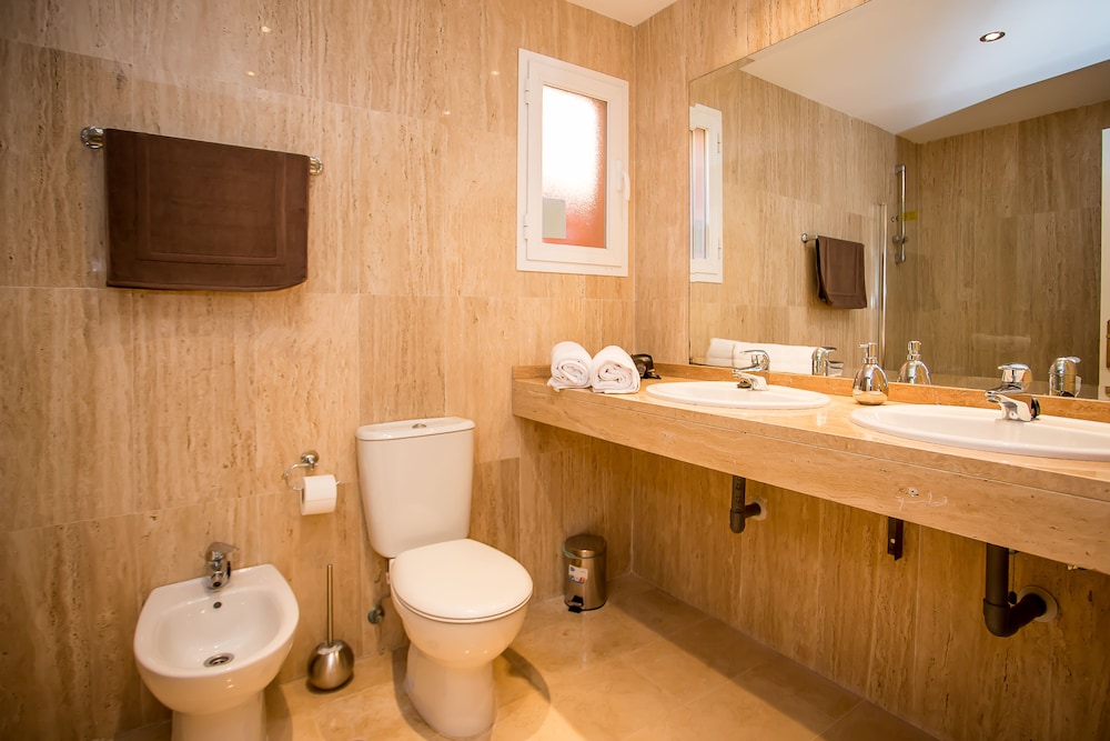 Luxurious and Spacious, 3 bedroom apartment ZA16 view 3