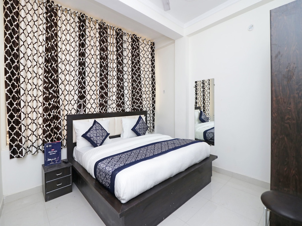 OYO 12738 Hotel Diamond