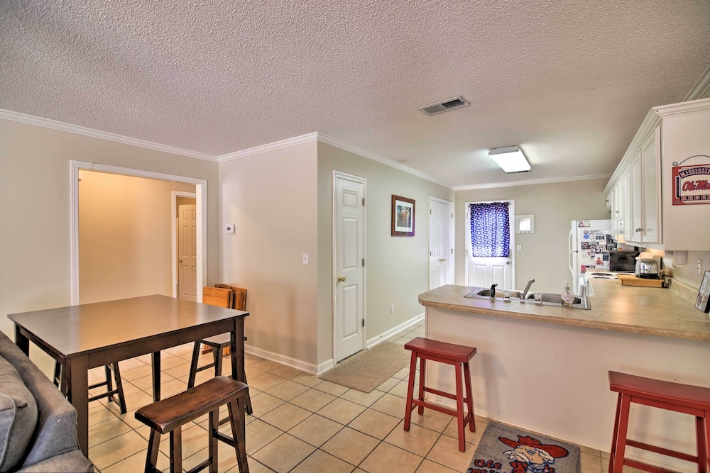 Oxford Vacations - Charming Oxford Home  1 Mi to Ole Miss Campus - Property Image 7