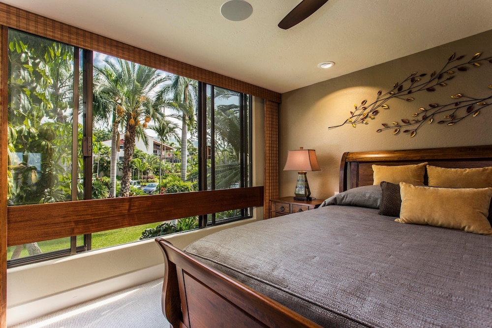 Exquisite Oceanfront Beautifully Upgraded Corner Unit - Vrkcv