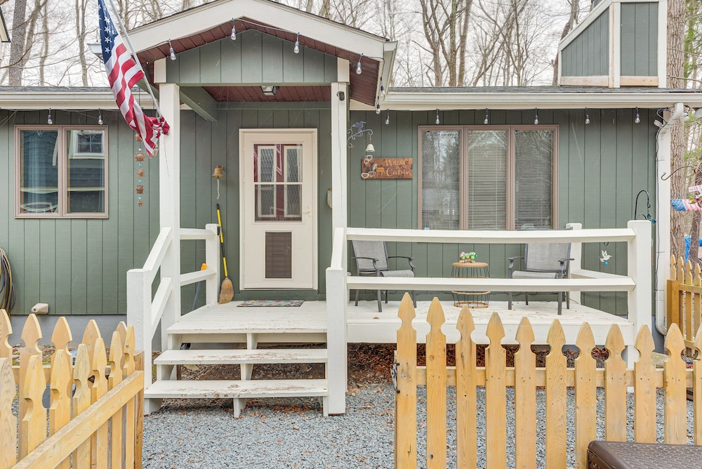 Lake Access & Game Room: Cabin in Pocono Mtns
