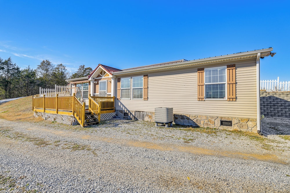 Near Hiking: Midway Home w/ Mtn Views & Deck