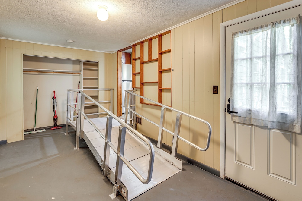 Tranquil Home in Dtwn Baldwin: Fish, Hike & Golf!