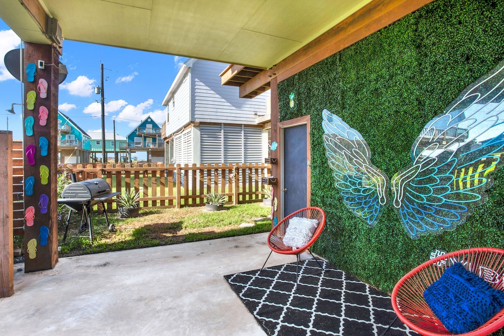 Surfside Beach Home w/ Hot Tub: Walk to Beach! view 5