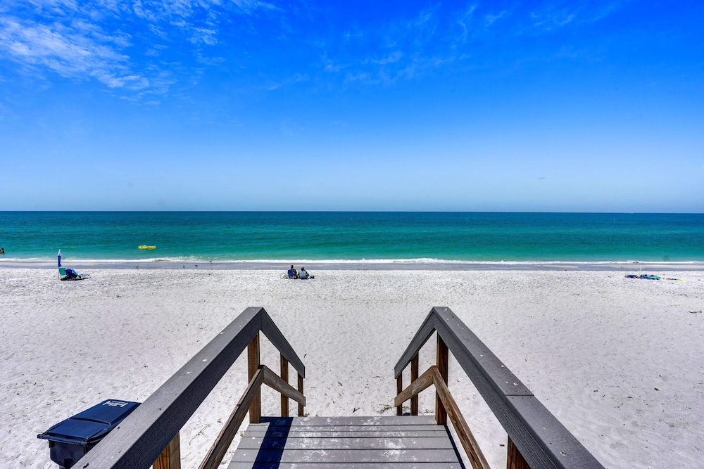 Land's End 10-302 Beach Front - Premier