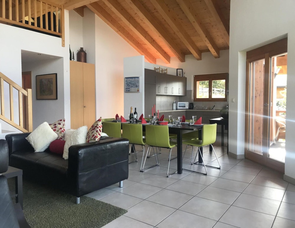 Authentic Apartment With Mountain View