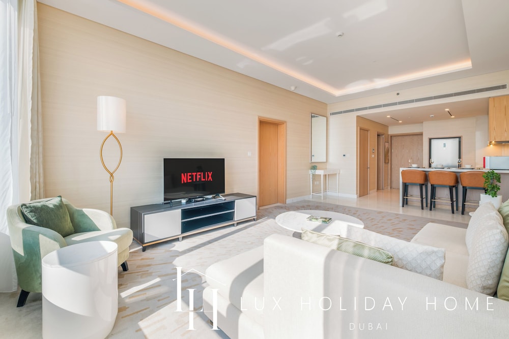 LUX Iconic Views at Palm Tower Suite 5