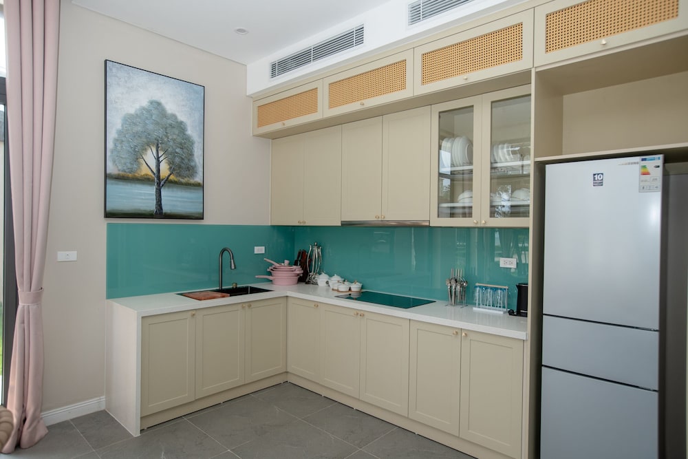 Solar LuxStay Villa - Long Beach