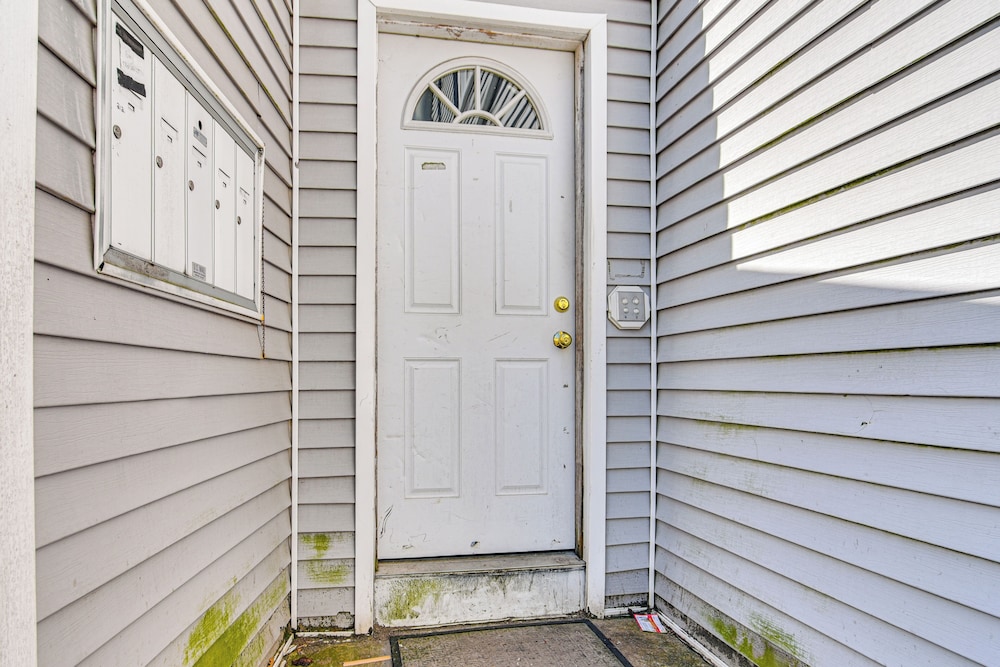 2 Mi to Waterfront: Walkable Fall River Apartment!