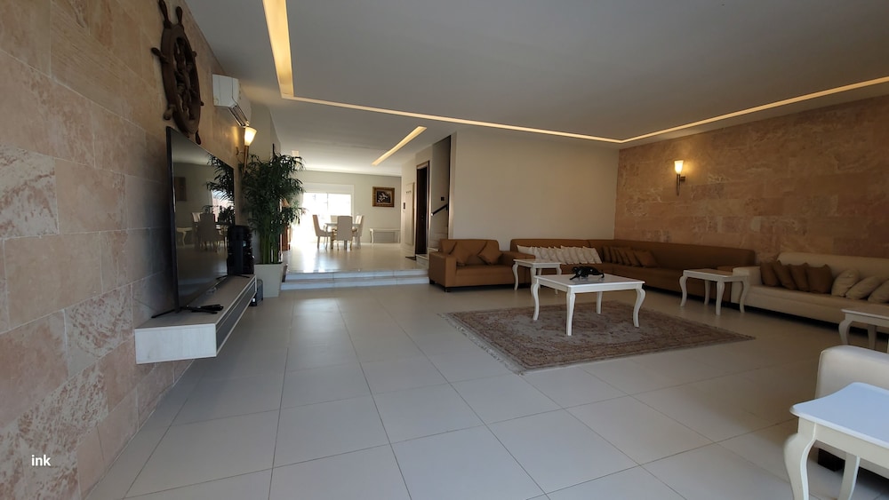 Durrat Al-Arous Villa in Moon Beach