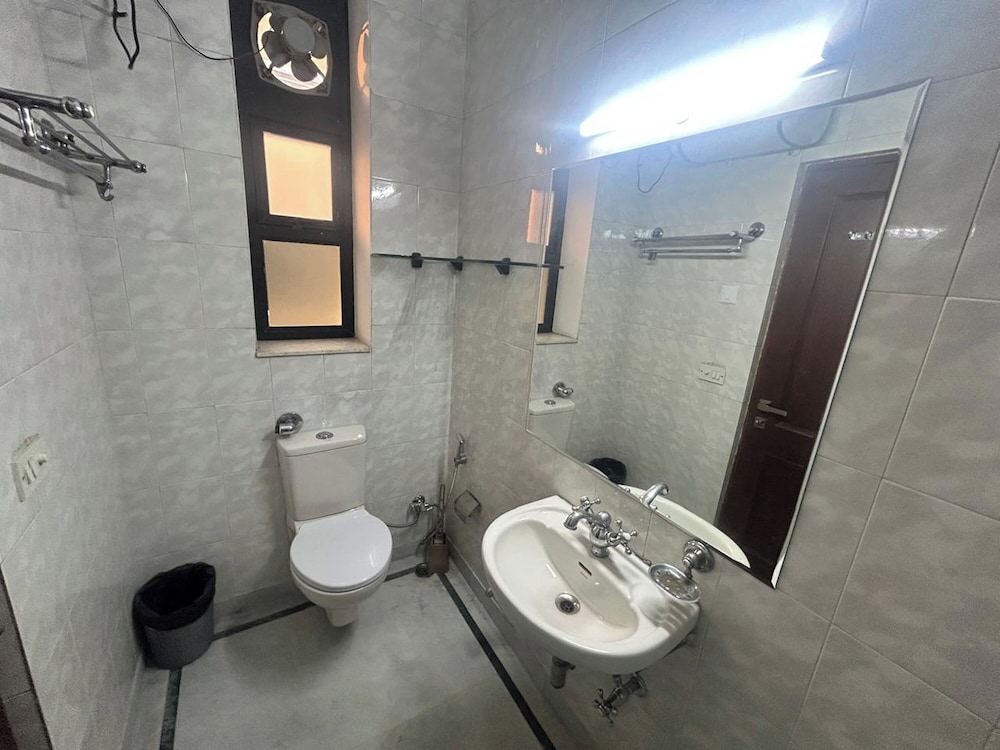 Metrolink Apartment & Suites-Green Park