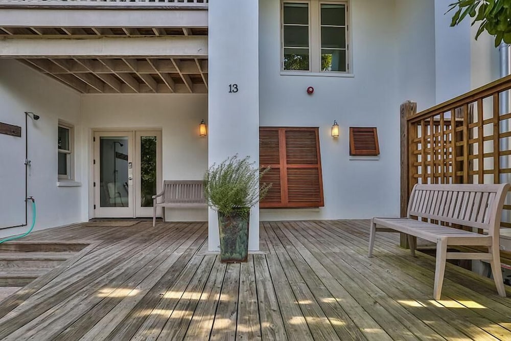 SIMMONS TOWNHOUSE 4 Bedroom Holiday Home by Five Star Properties