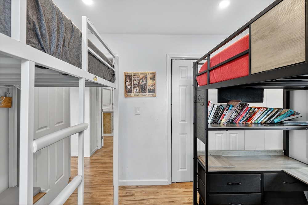 Spacious Getaway Near Dc & Potomac River 3 Bedroom Home