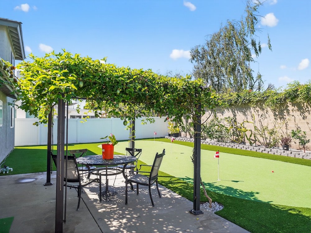 Coastal Escape With Private Mini Golf 4 Bedroom Home
