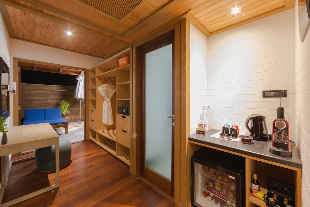 Vilamendhoo Island Resort & Spa photo 4