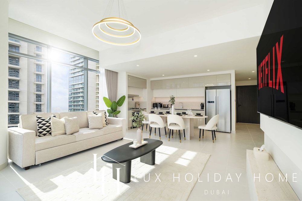 LUX The Marina Vista Beachfront Suite