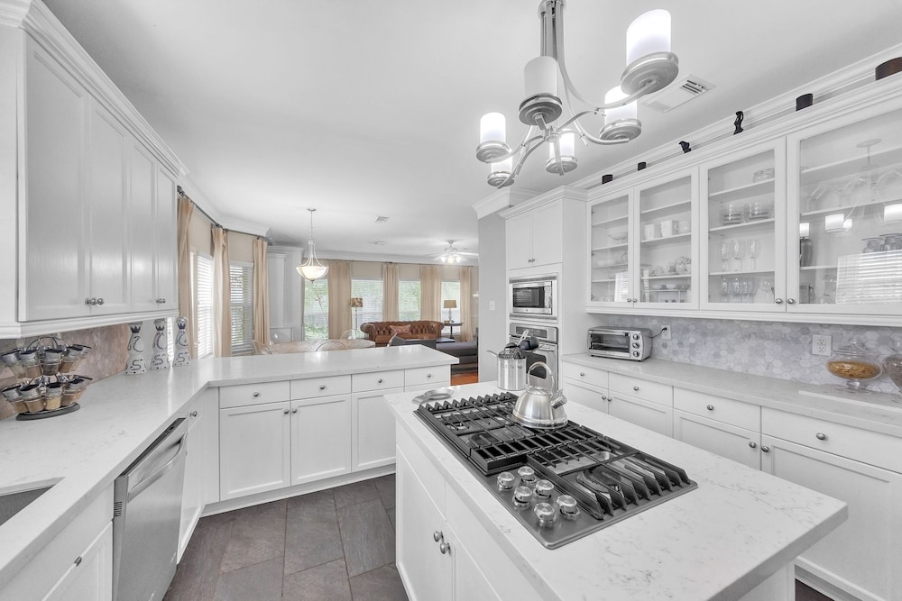 Spacious 6br Getaway Near Houston's Best 6 Bedroom Home