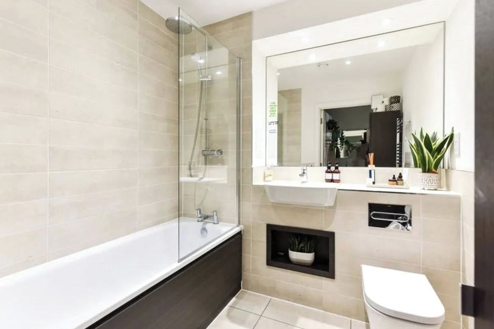 Londonaprt/1bed/balcony/gym/tv/wifi