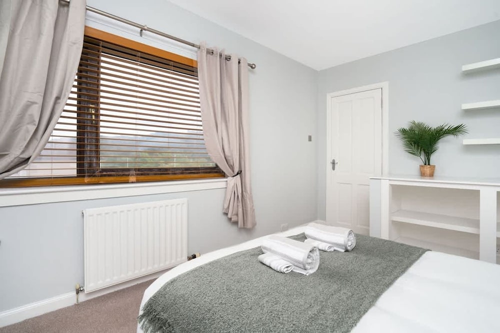 3 Bedroom House - Free Parking