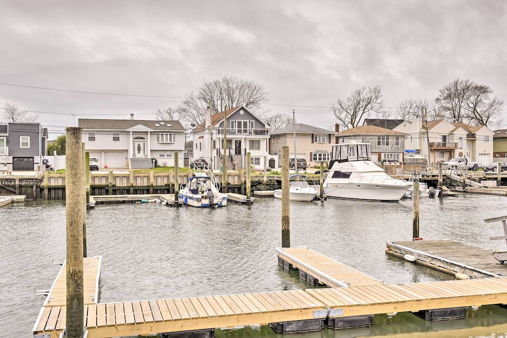 Island Park Couple's Escape 1 Mi to Beach! - Property Image 4