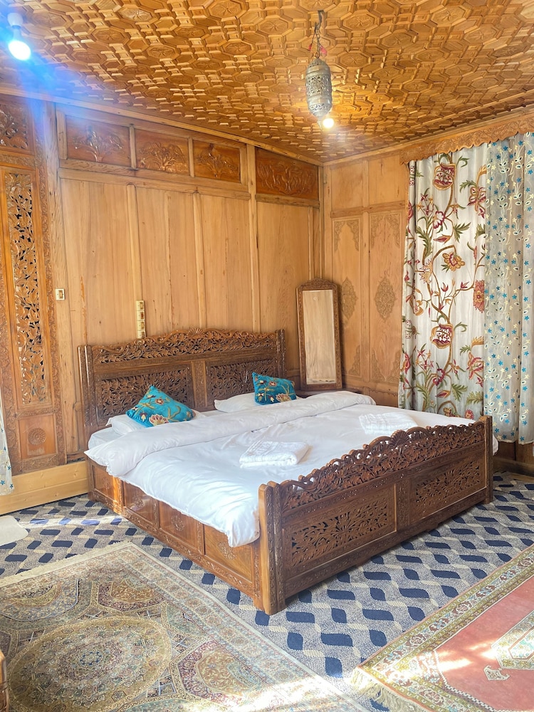 Houseboat Newheidi