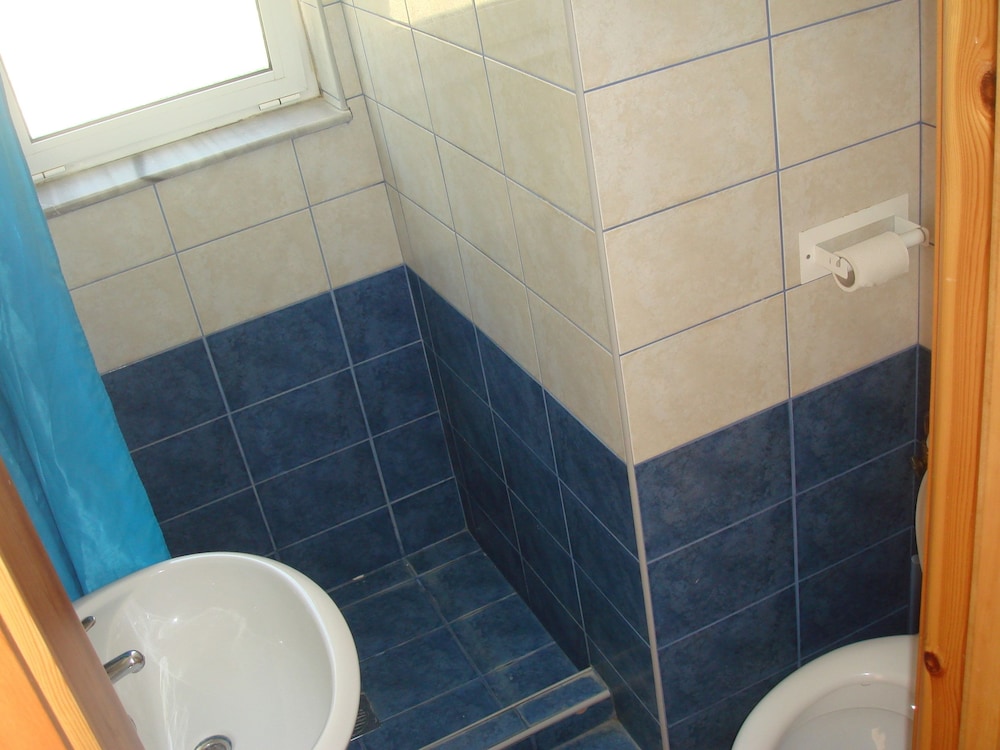 Flisvos Rooms