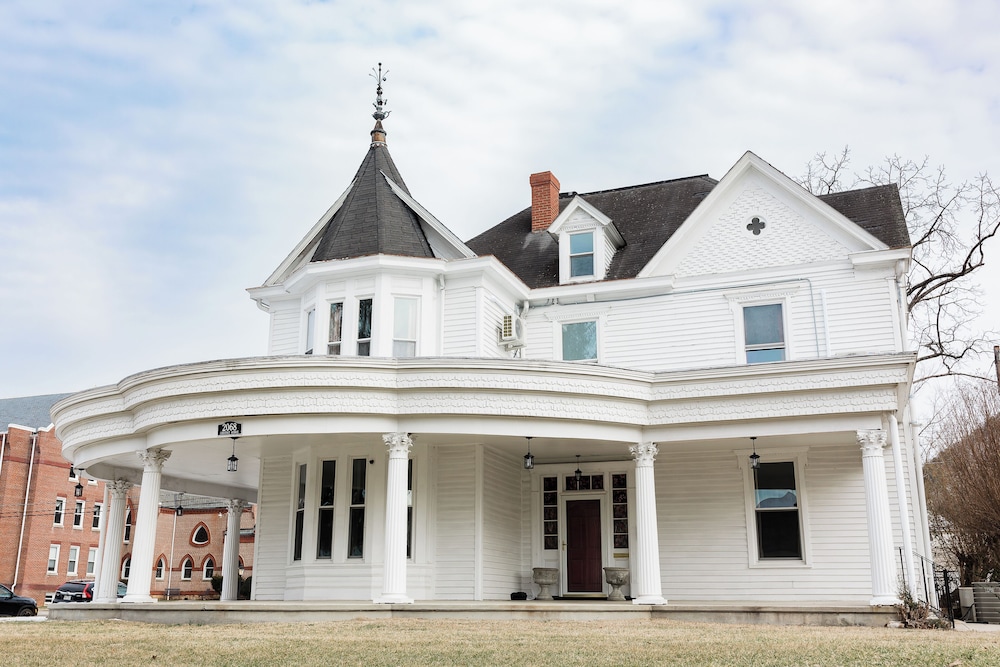 Blue Ridge Abbey Bed & Breakfast