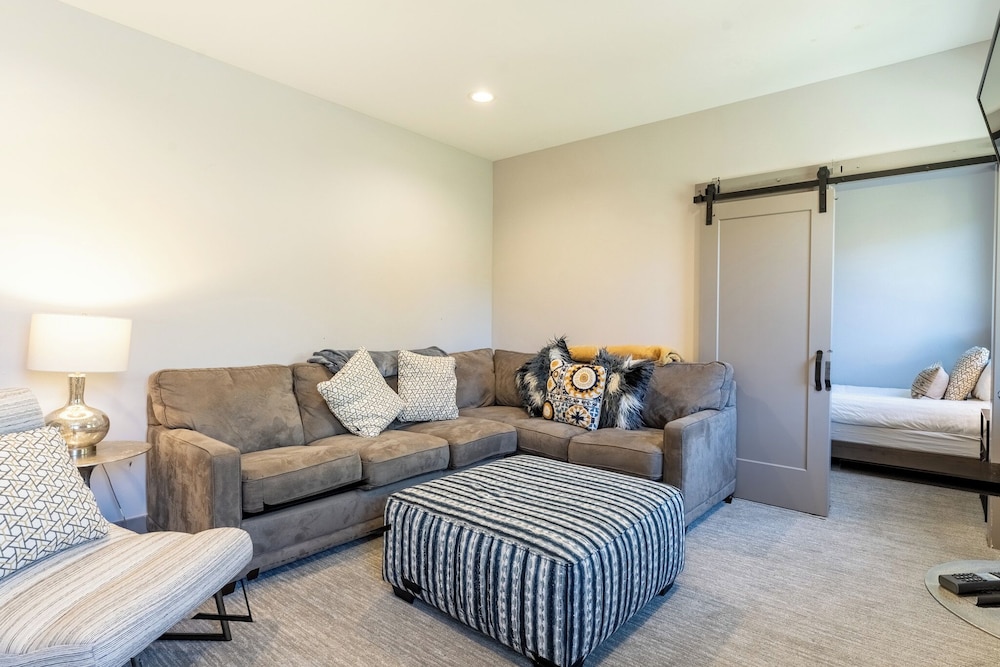 184 Caravelle Drive